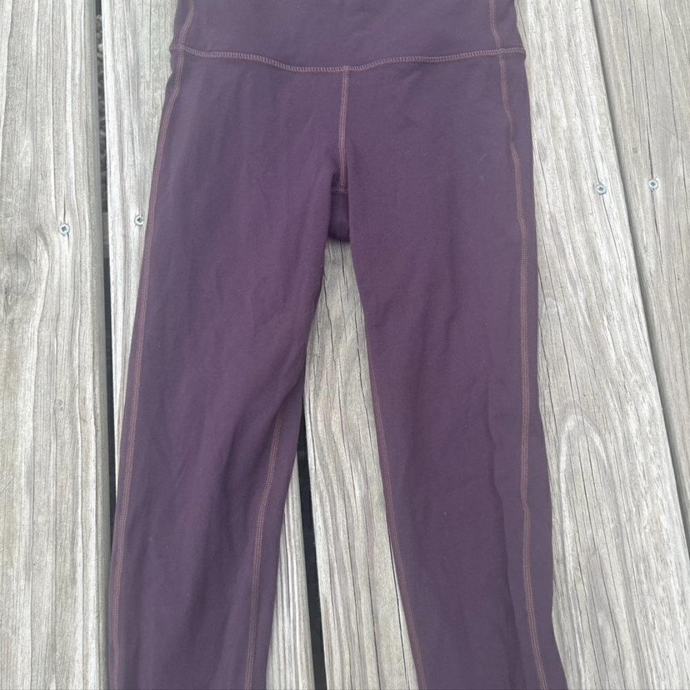 ** Athleta Leggings Sz XS Maroon Purple Salutation 7/8 Tight High Waist - Picture 4 of 9
